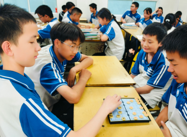 联动企业与高校建立成长渠道为学生提供多元化开展路径 联动企业与高校建立成长渠道为学生提供多元化开展路径