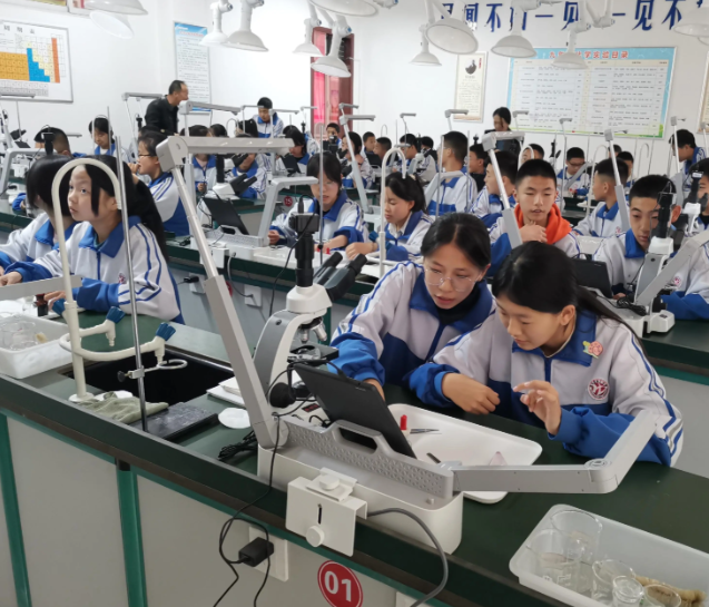 研讨方向是科学教育需求走进校园与老师和同学们沟通交流 研讨方向是科学教育需求走进校园与老师和同学们沟通交流